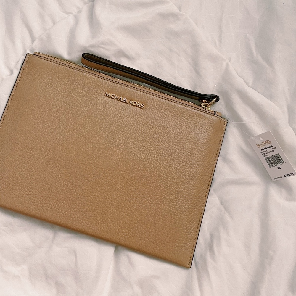 🚫SOLD🚫Michael kors clutch wristlet